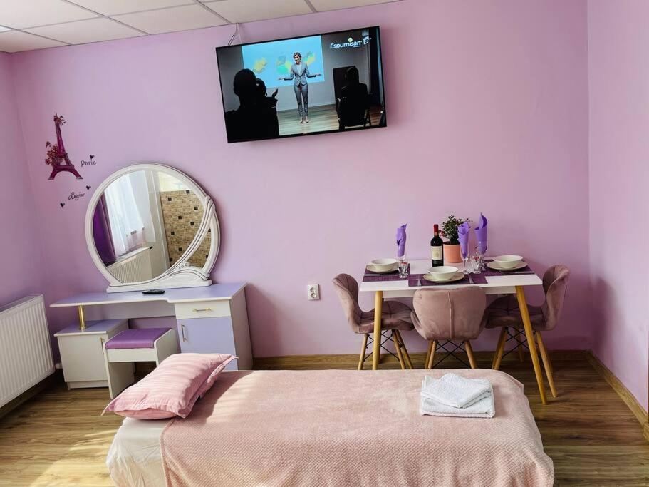 Lavender Luxury Apartment Орадеа Екстериор снимка