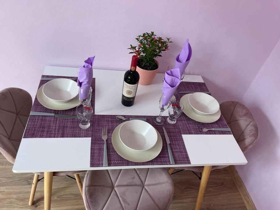 Lavender Luxury Apartment Орадеа Екстериор снимка