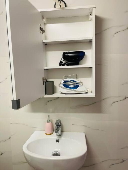 Lavender Luxury Apartment Орадеа Екстериор снимка