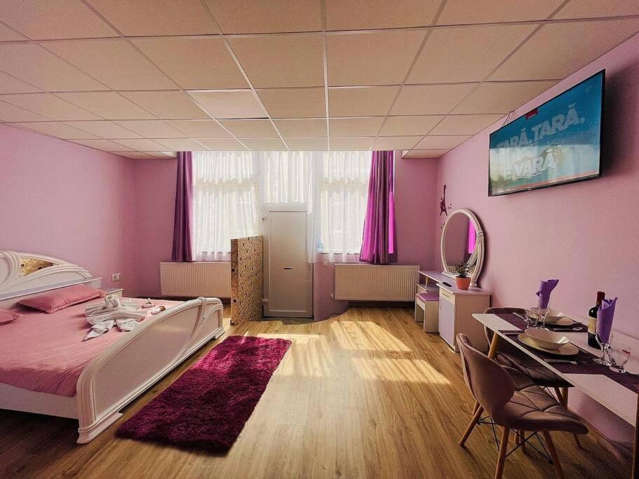 Lavender Luxury Apartment Орадеа Екстериор снимка