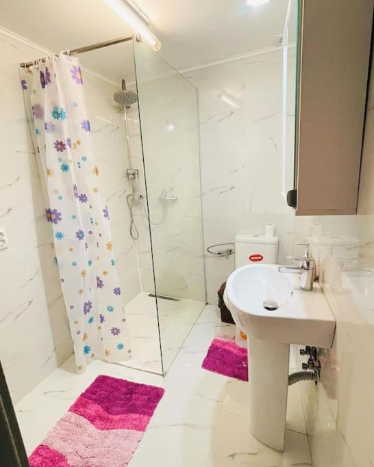 Lavender Luxury Apartment Орадеа Екстериор снимка