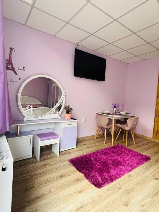Lavender Luxury Apartment Орадеа Екстериор снимка