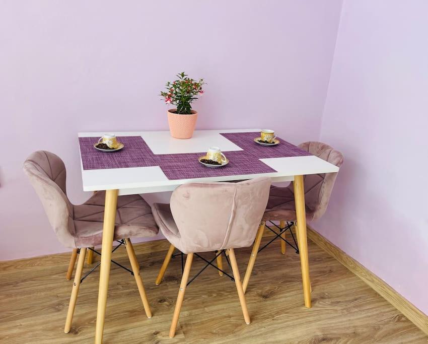 Lavender Luxury Apartment Орадеа Екстериор снимка