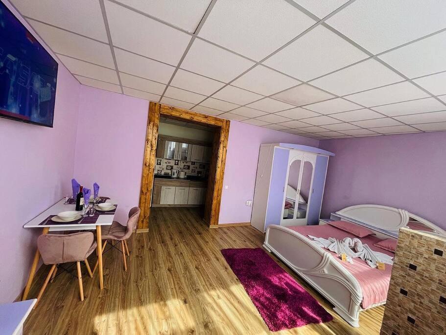 Lavender Luxury Apartment Орадеа Екстериор снимка