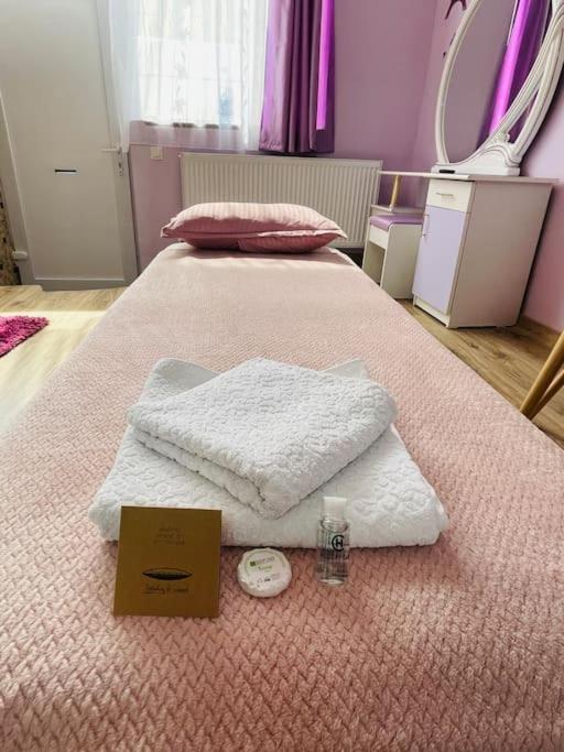 Lavender Luxury Apartment Орадеа Екстериор снимка