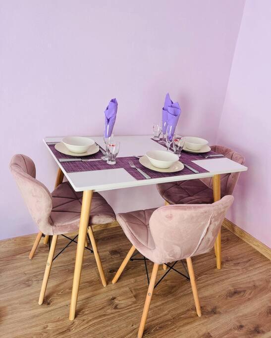 Lavender Luxury Apartment Орадеа Екстериор снимка